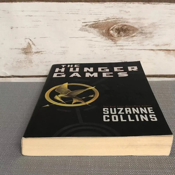 THE HUNGER GAMES (Book 1) by Suzanne Collins Paperback - Picture 3 of 6